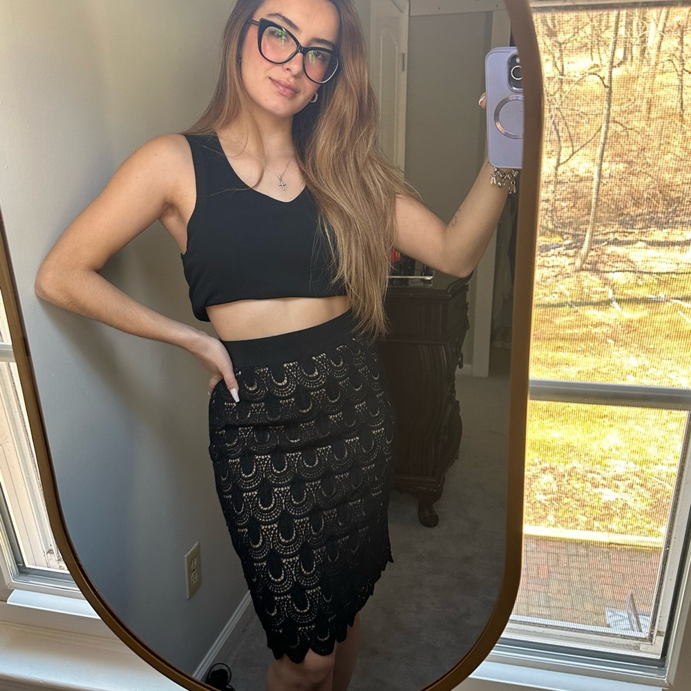Ann Taylor black lace skirt size 4
